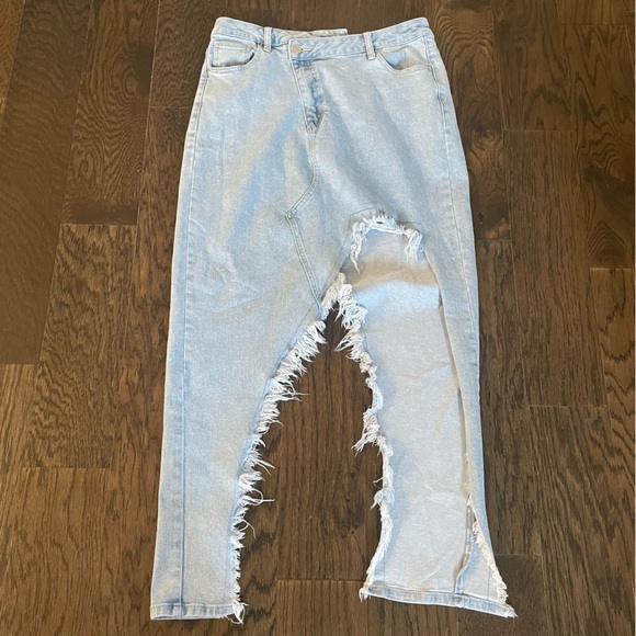 Akira JUST WANNA DANCE HIGH LOW DENIM SKIRT IN LIGHT BLUE DENIM - Picture 2 of 4